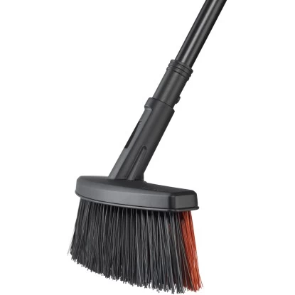 Fiskars Allzweckbesen Solid Mit PowerClean-Borsten Größe M – Bild 2